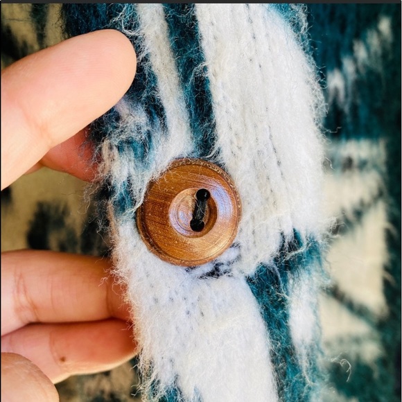 Bear Mountain Apparel Aztec Coat - Picture 4 of 7